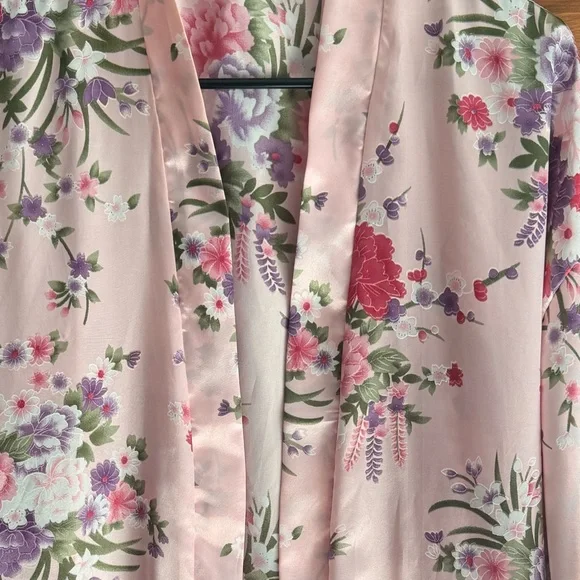 Amazon Pink Floral Satin Kimono - Picture 14 of 15